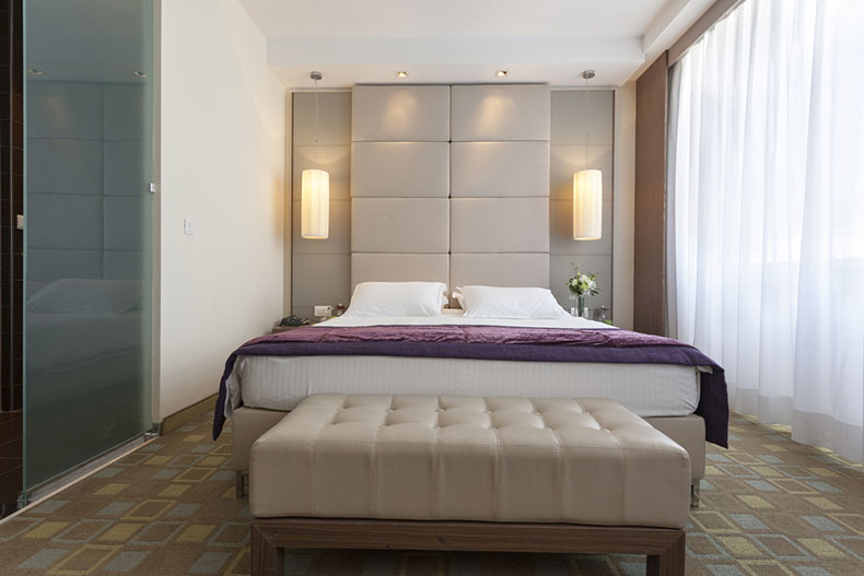 Tête de lit verticale sur mesure Hotel | Tapissier à Paris 6, 8, 16, 17 ...