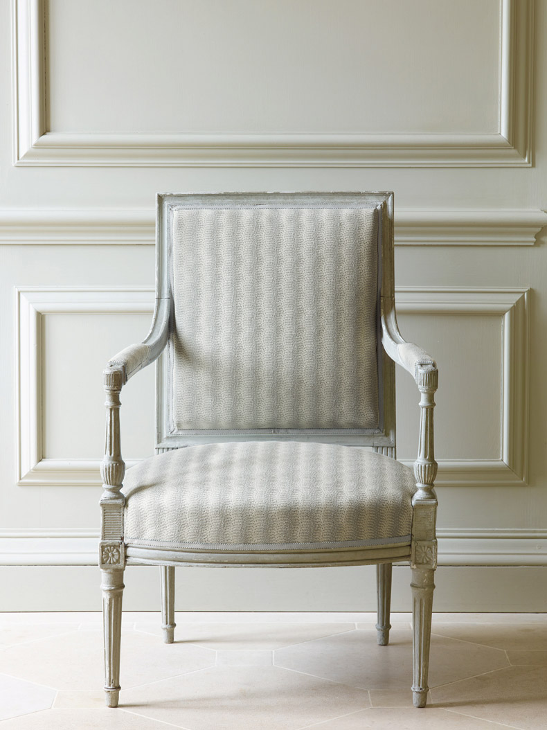 recouverture-fauteuil-louis-xvi-cabriolet-en-tissu-beige-paris