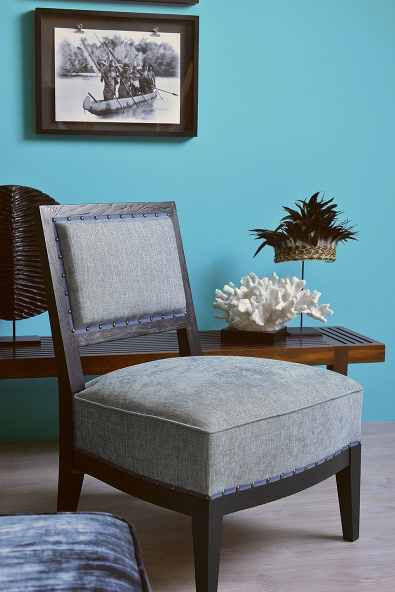 Recouverture Fauteuil avec galon et clous Houles | Tapissier à Paris 6