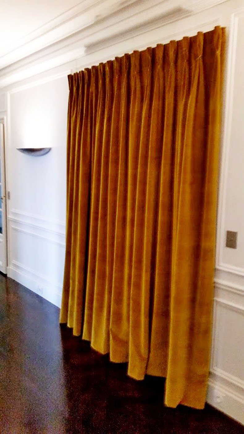 Rideau de porte sur mesure en velours avec tête plis flamands Paris, Tapissier à Paris 6, 8, 16, 17 et Neuilly